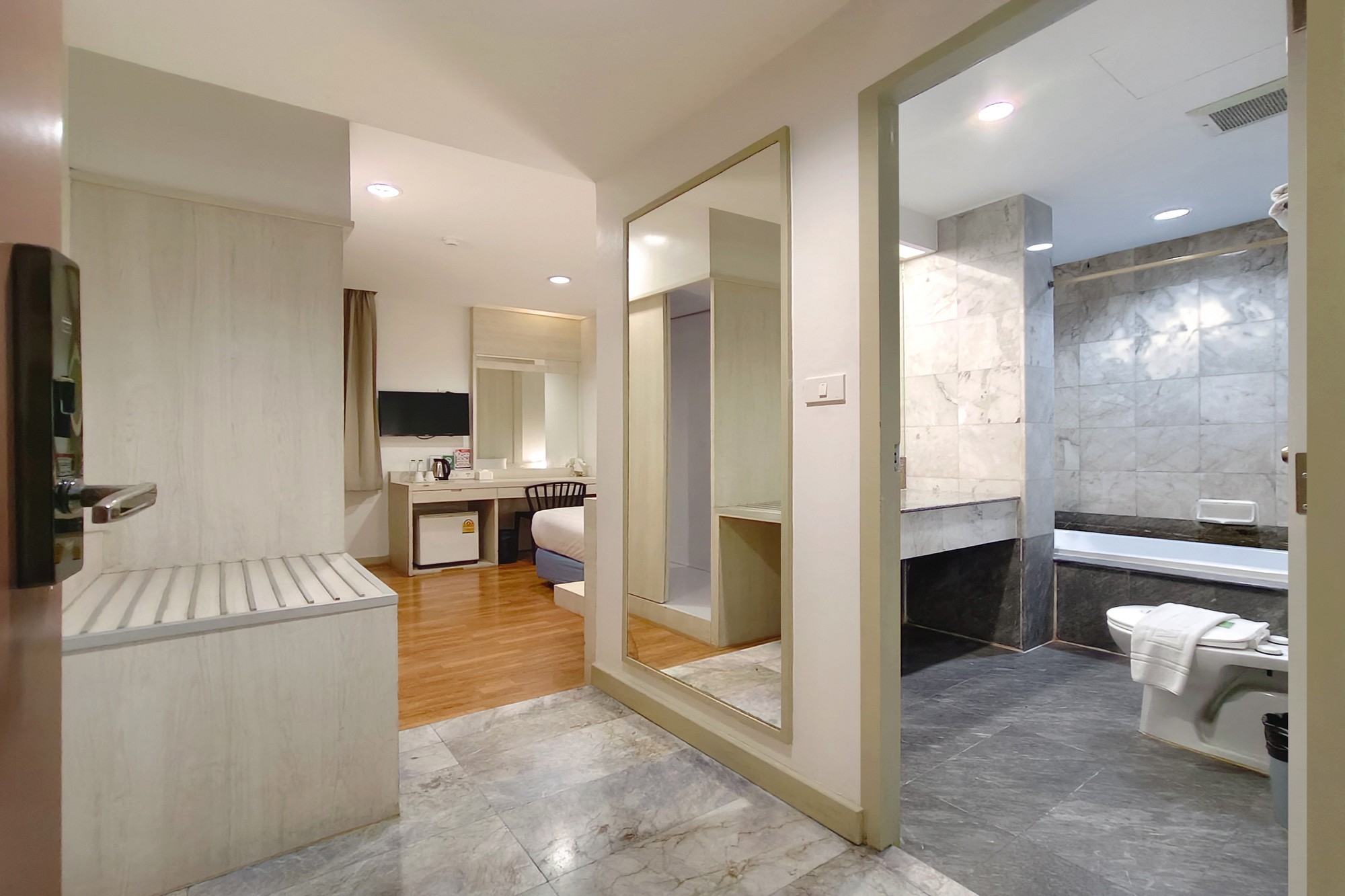 Deluxe Double With Bathtub