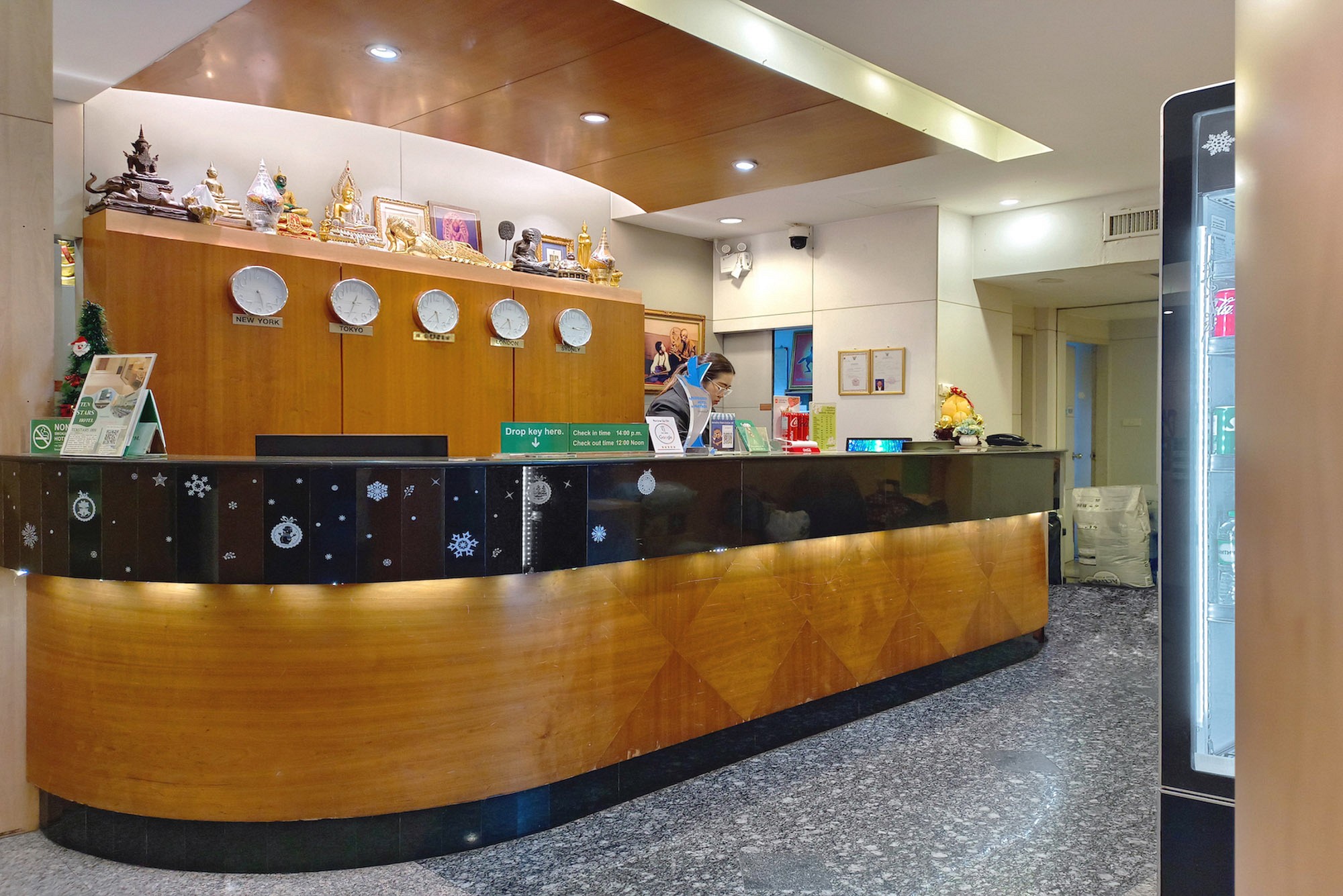 24 Hours Reception & Concierge